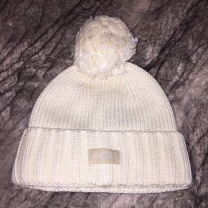 NWT Ugg Australia Pom Pom cable knit cream hat